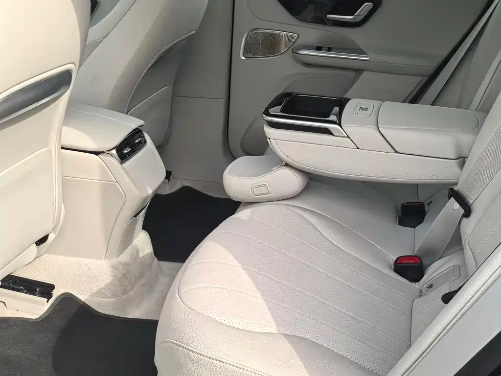 Mercedes-Benz EQE SUV — фото 3