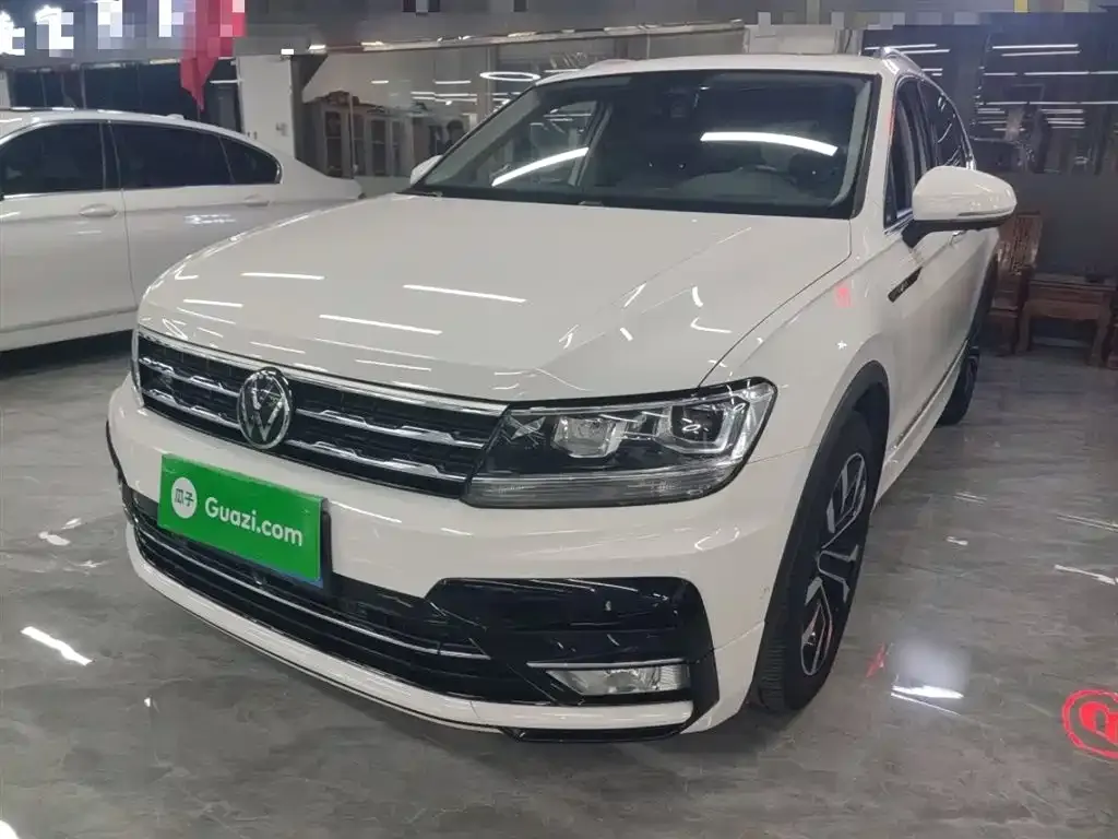 Volkswagen Tiguan L — фото 1