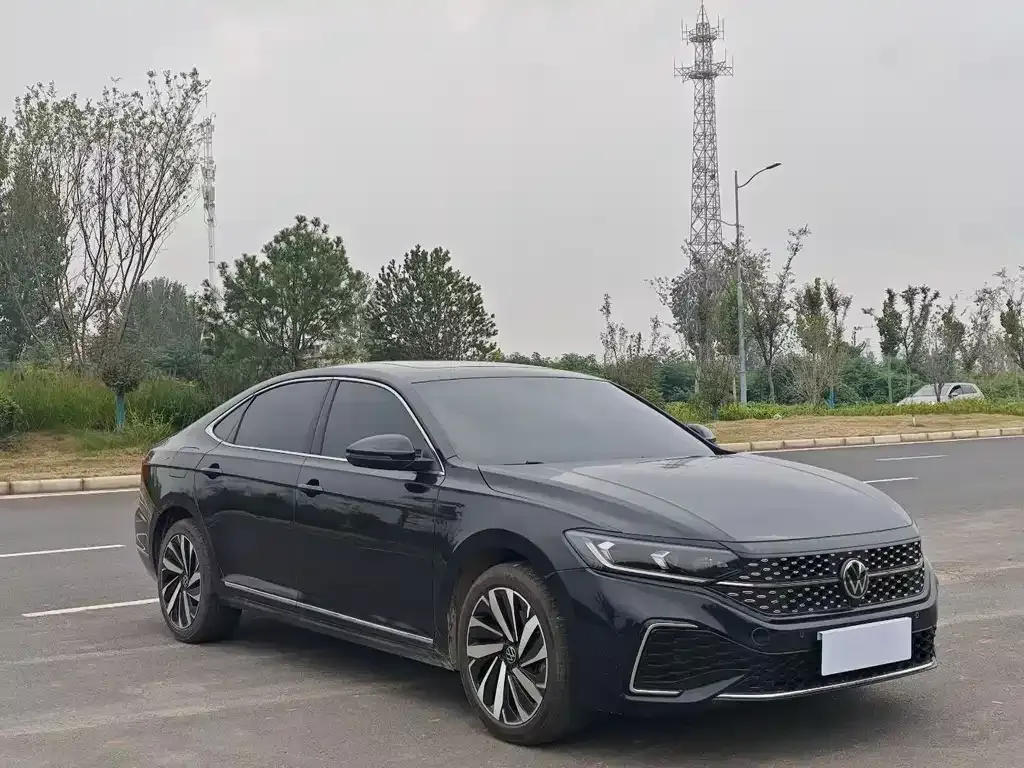 Volkswagen Passat — фото 1