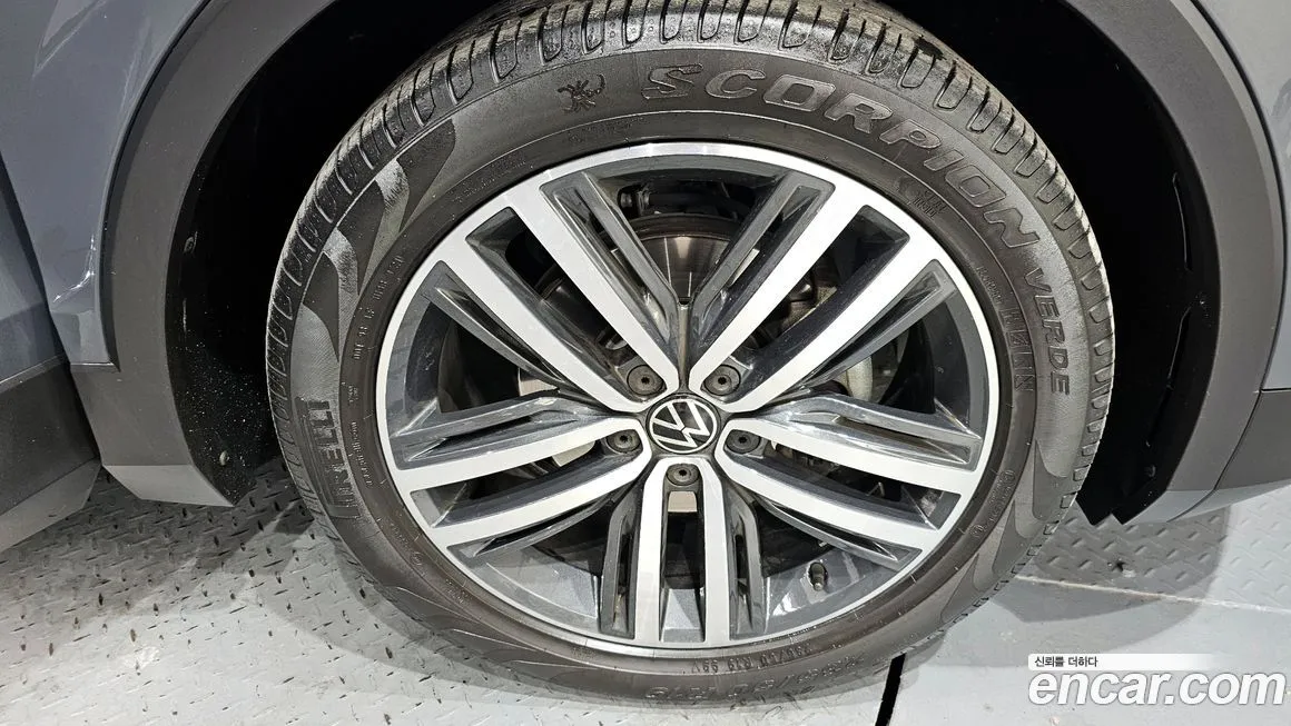 Volkswagen Tiguan — фото 9