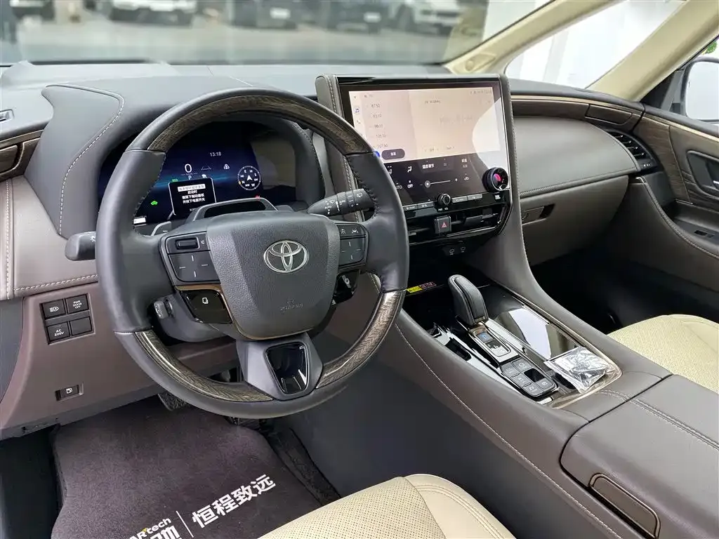 Toyota Vellfire — фото 5