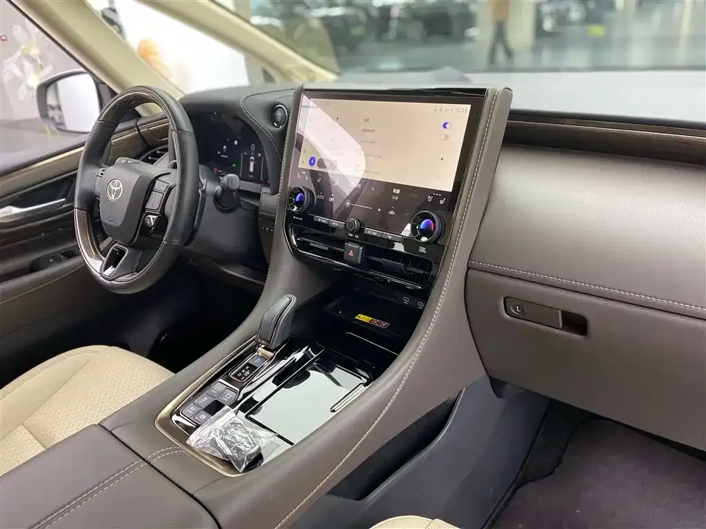 Toyota Vellfire — фото 3