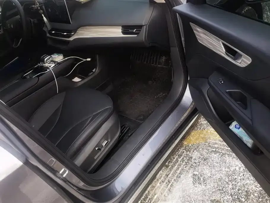 Hongqi E-QM5 — фото 3