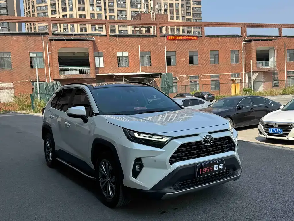 Toyota RAV4 — фото 3
