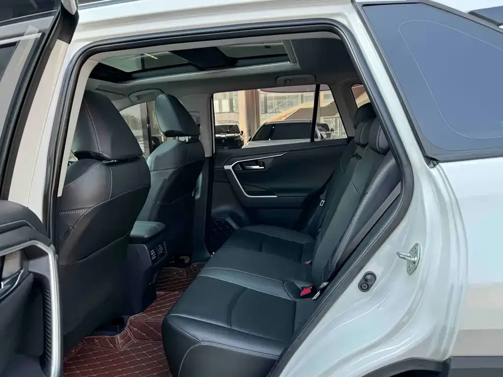 Toyota RAV4 — фото 6