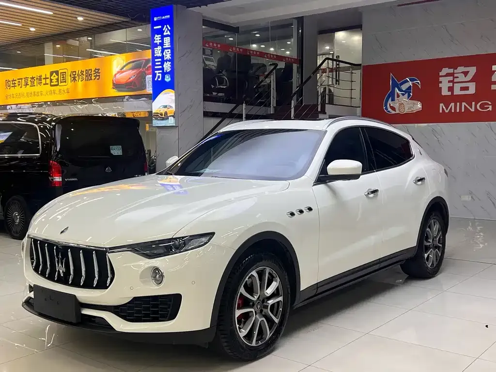 Maserati Levante — фото 1