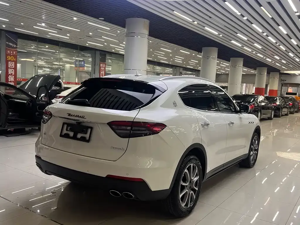 Maserati Levante — фото 8