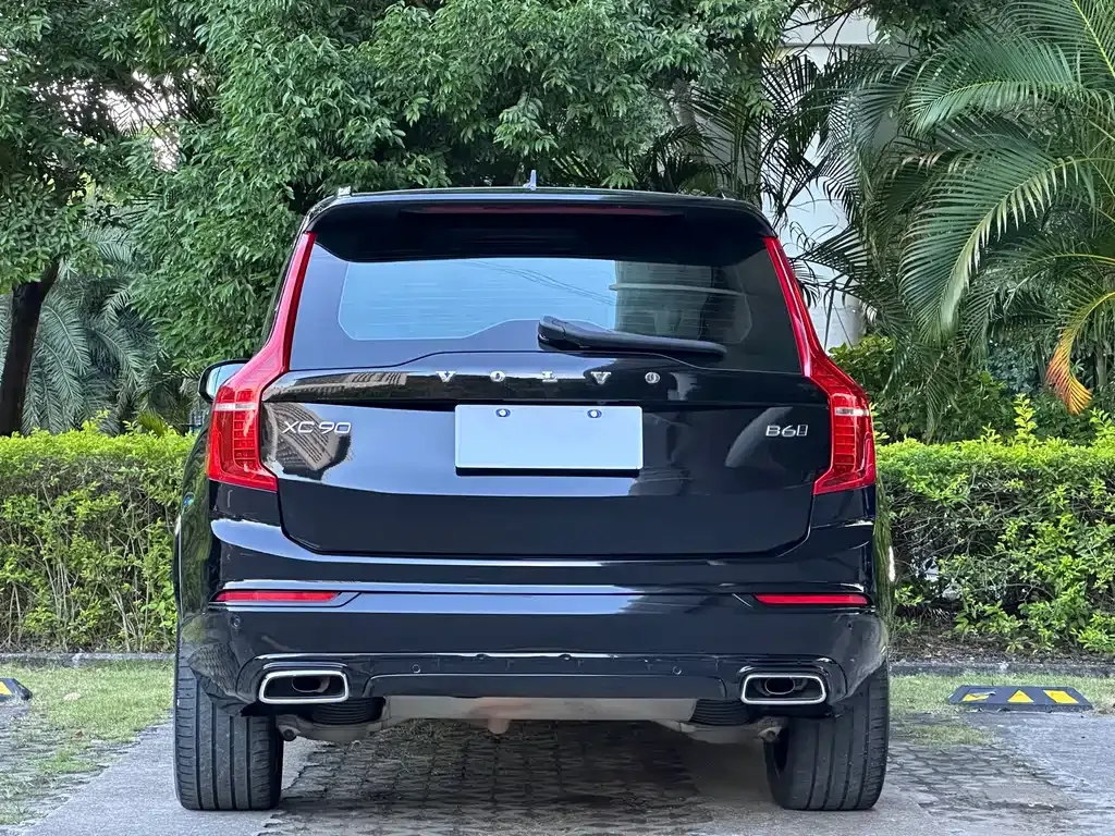 Volvo XC90 — фото 10