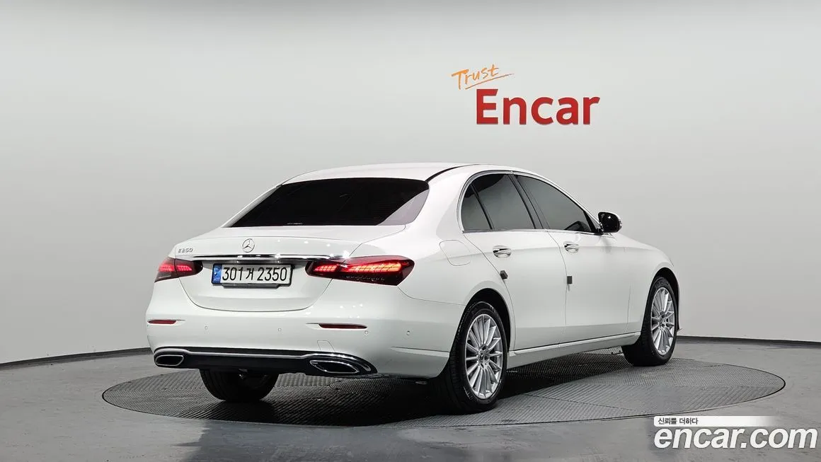 Mercedes-Benz E-Class — фото 2