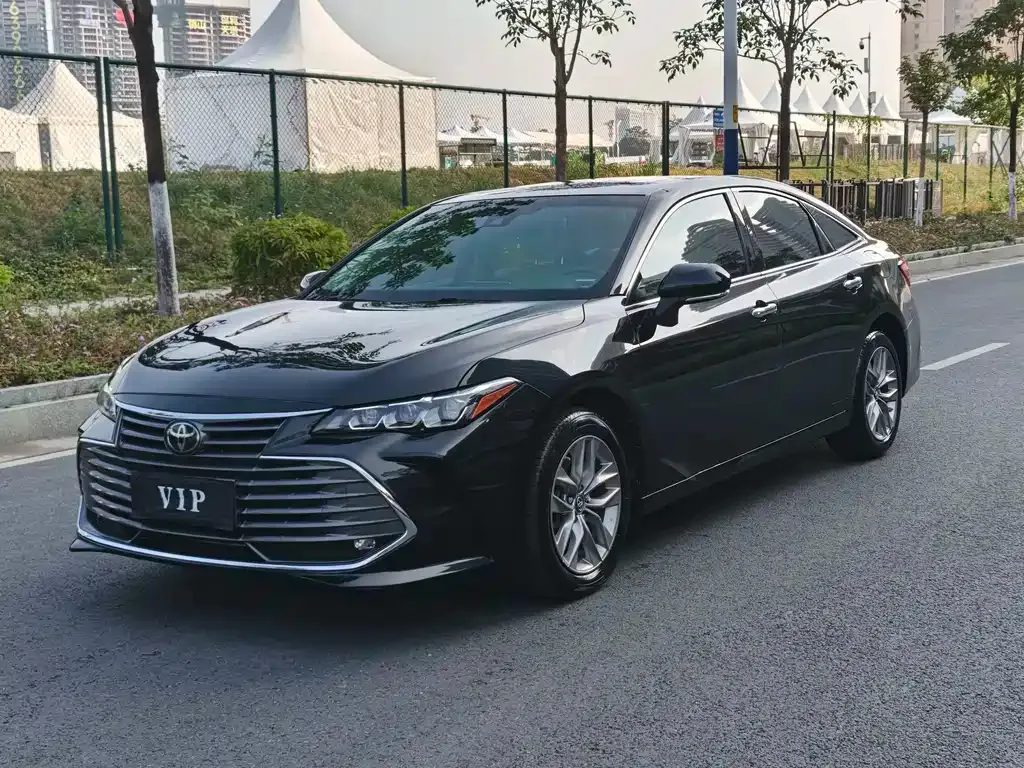 Toyota Avalon — фото 1