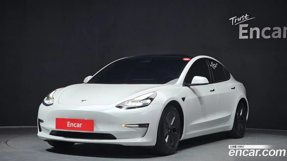 Tesla Model 3 — фото 1