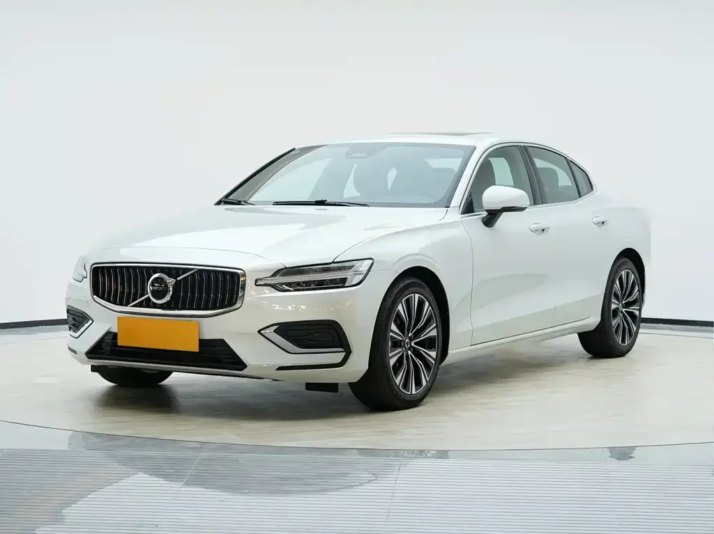 Volvo S60 — фото 1