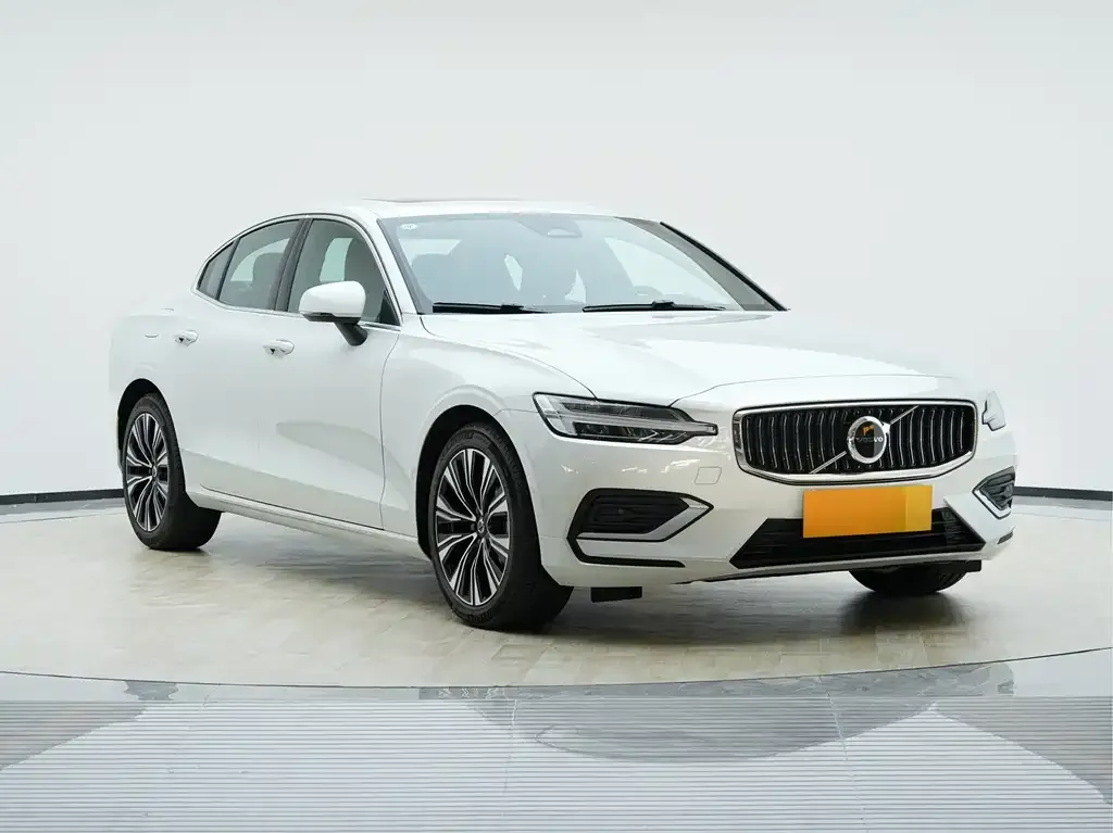 Volvo S60 — фото 7