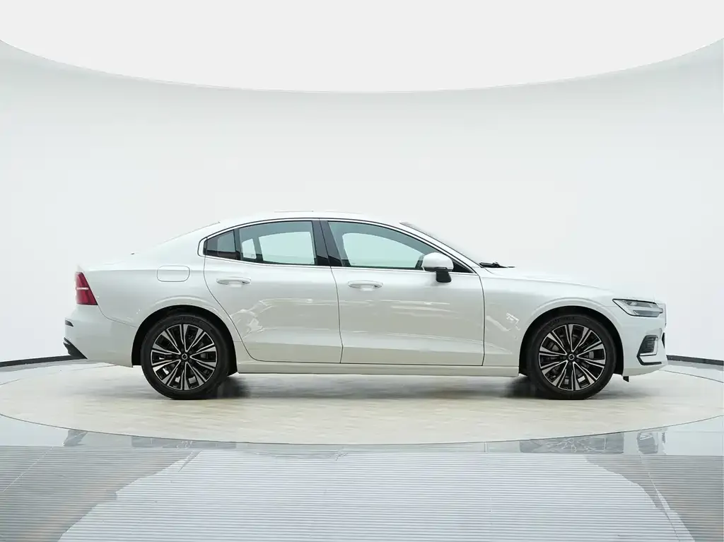Volvo S60 — фото 10