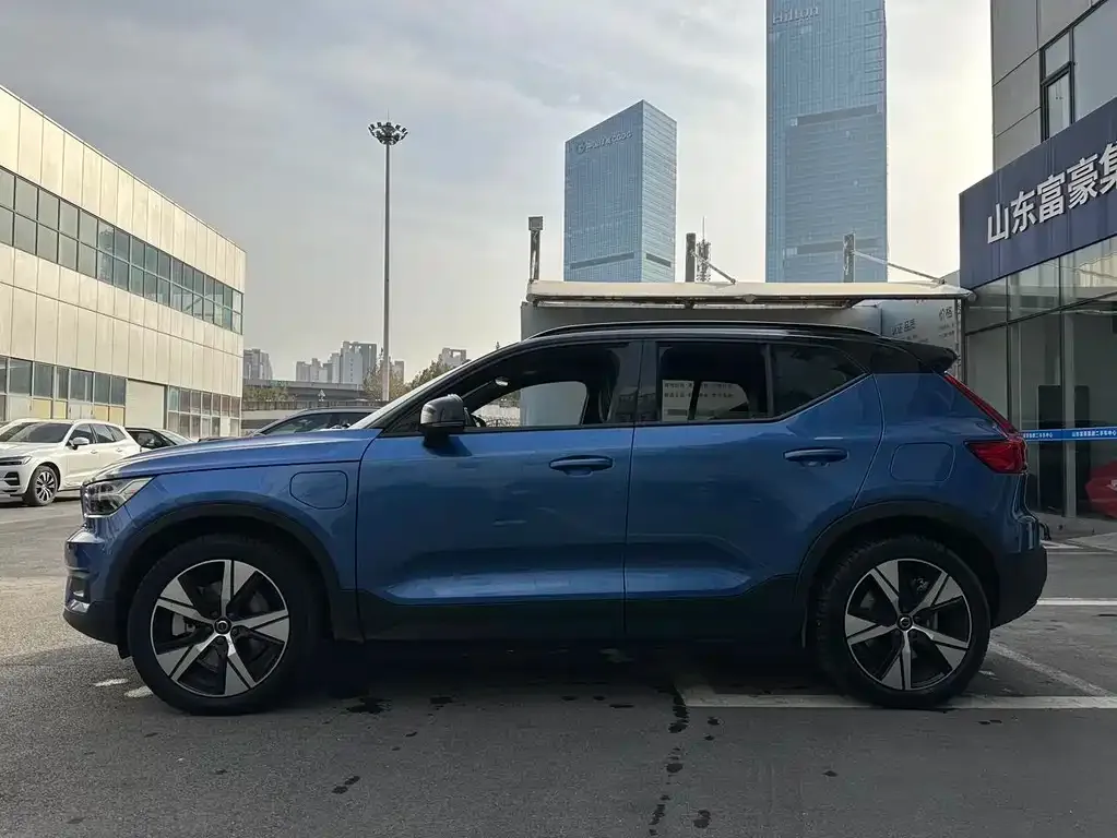 Volvo XC40 NEV — фото 8