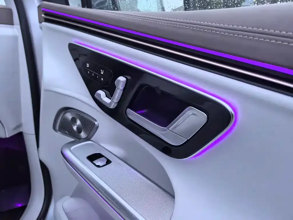 Mercedes-Benz EQE SUV — фото 3