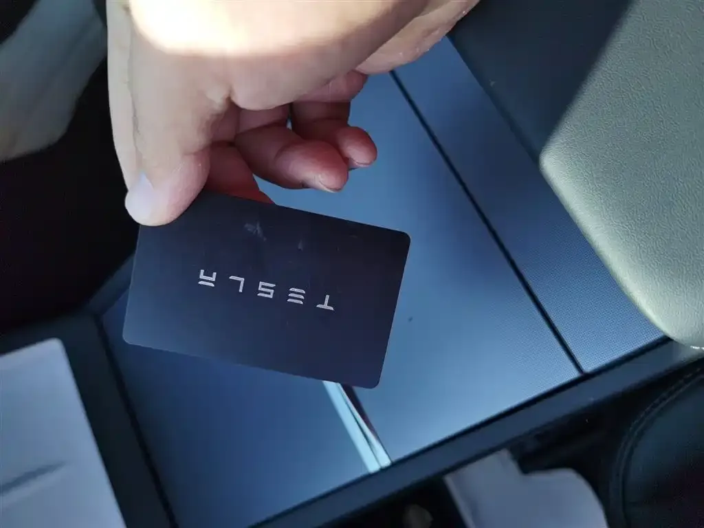 Tesla Model 3 — фото 2