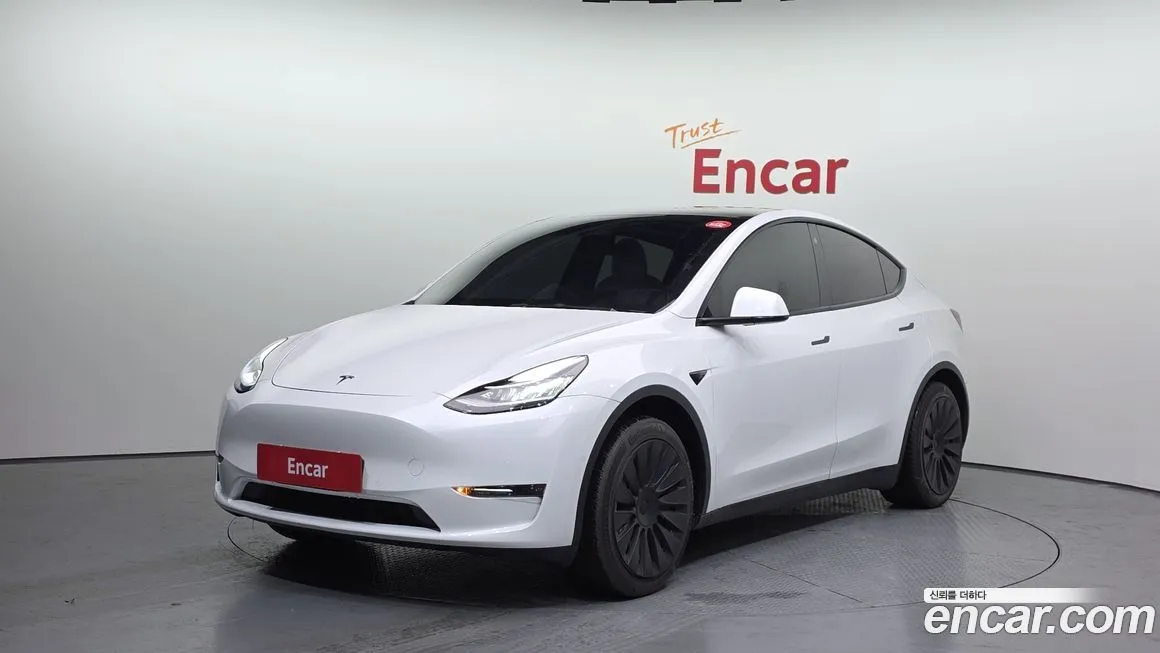 Tesla Model Y — фото 1