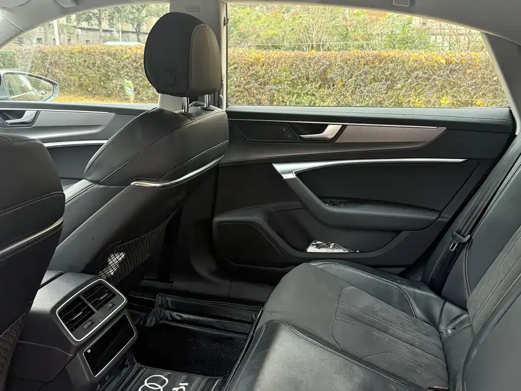 Audi A7L — фото 6