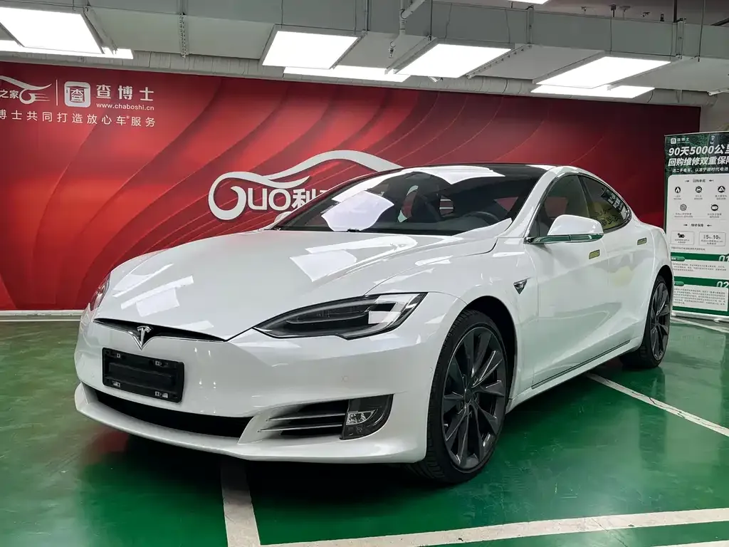 Tesla Model S — фото 1