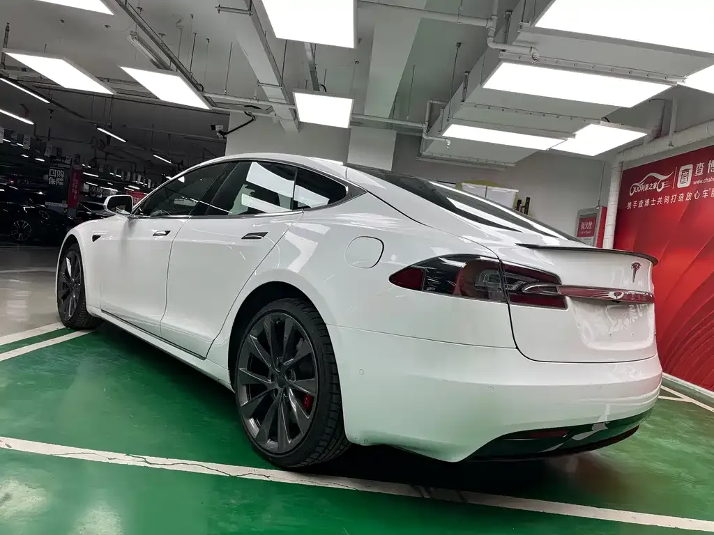 Tesla Model S — фото 3