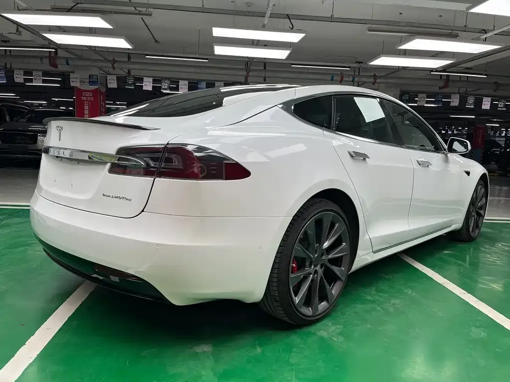 Tesla Model S — фото 7