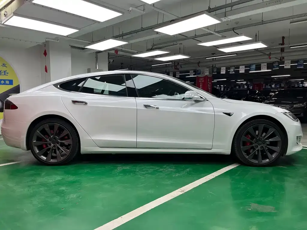Tesla Model S — фото 9