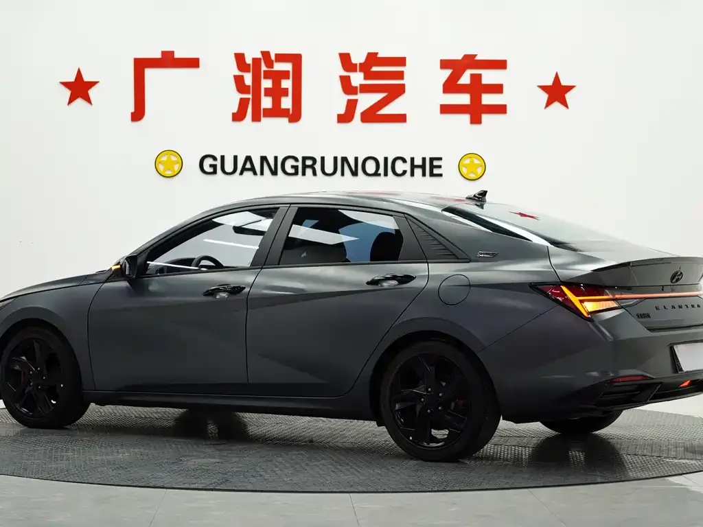 Hyundai Elantra — фото 3