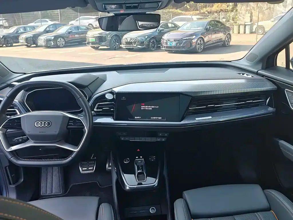 Audi Q4 e-tron — фото 10