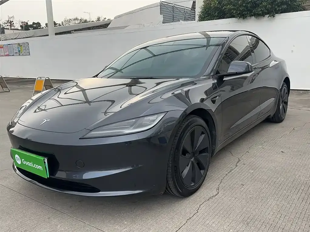 Tesla Model 3 — фото 1