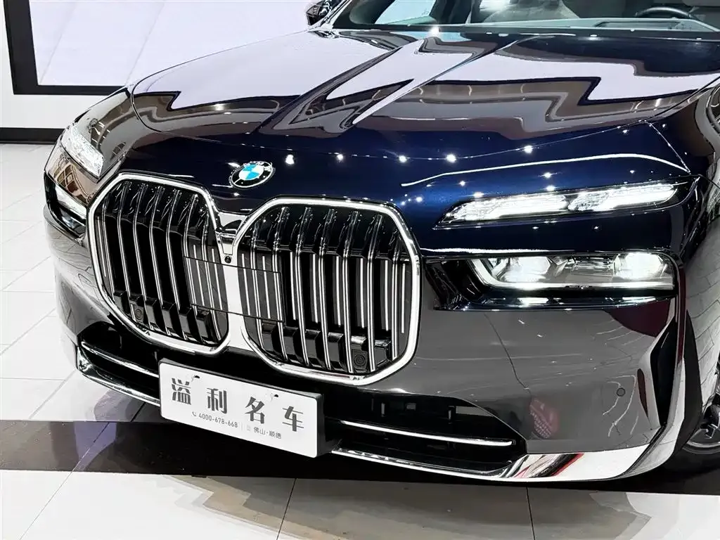 BMW 7 Series — фото 10
