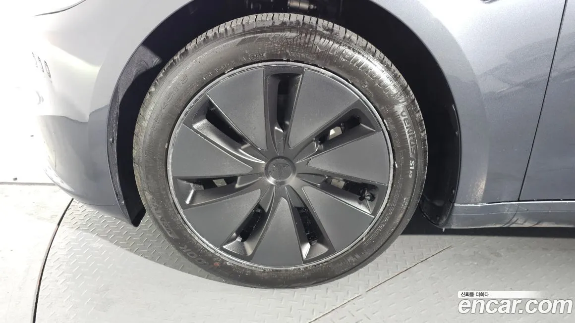 Tesla Model 3 — фото 10