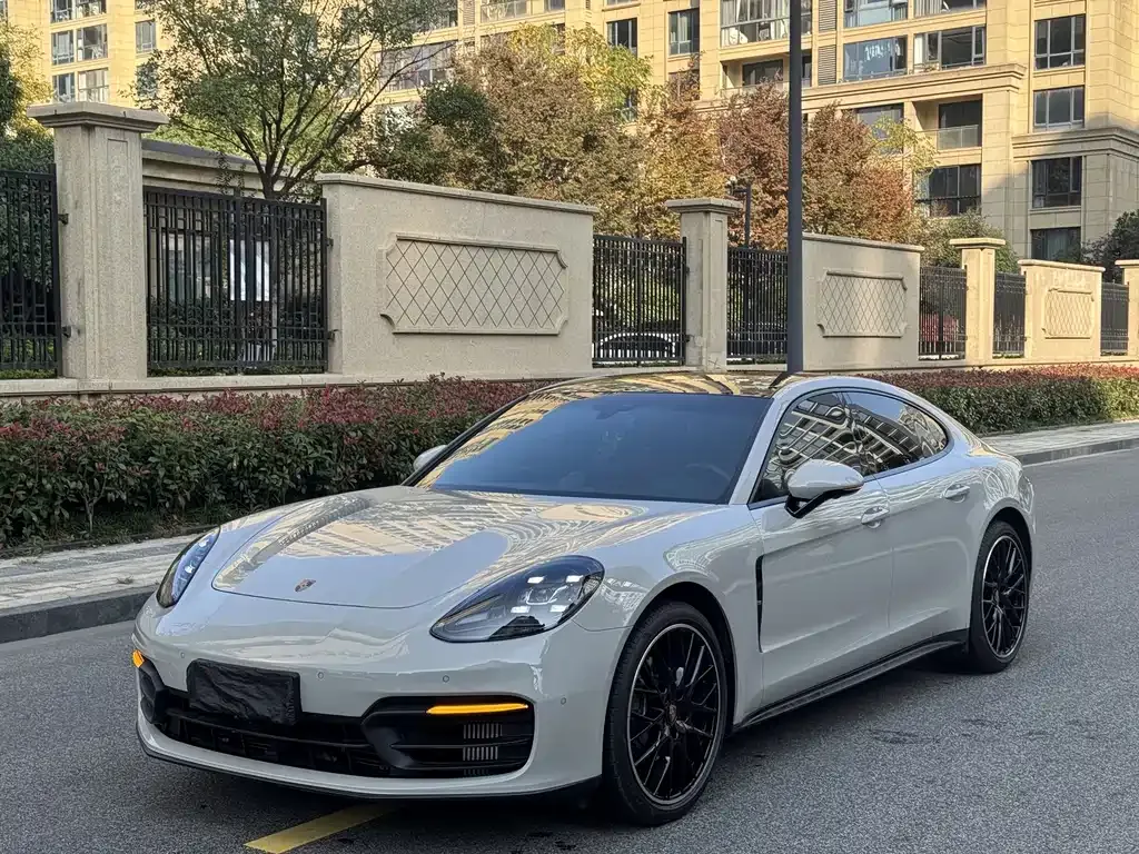 Porsche Panamera — фото 1
