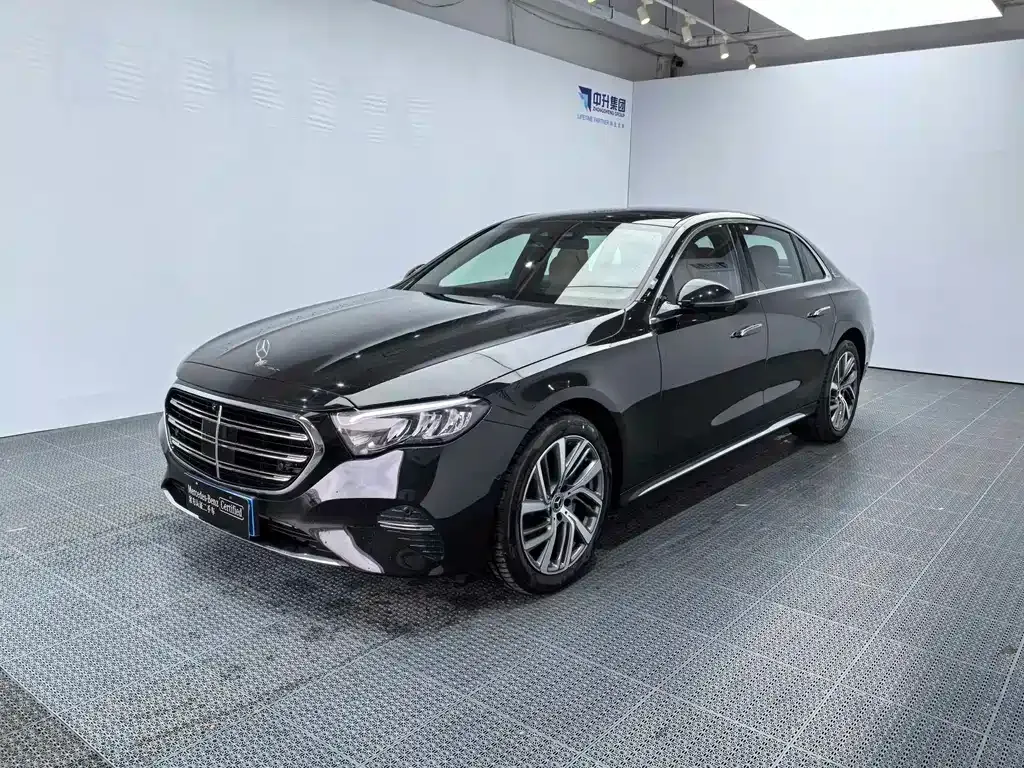 Mercedes-Benz E-Class — фото 1
