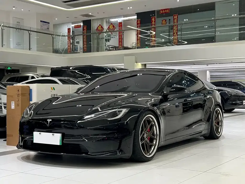 Tesla Model S — фото 1