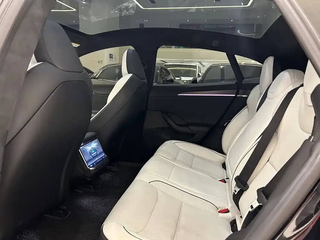 Tesla Model S — фото 7