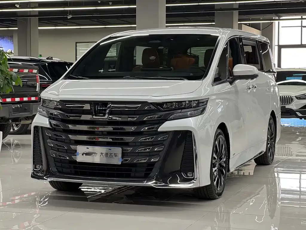 Toyota Vellfire — фото 1