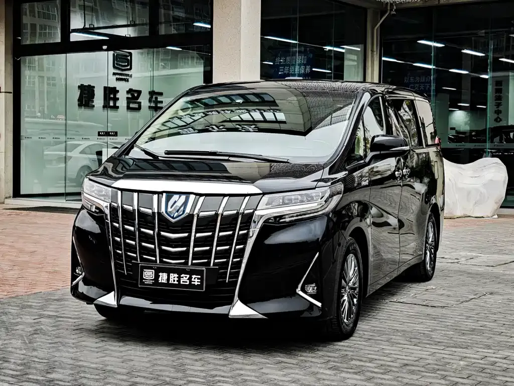 Toyota Alphard — фото 1