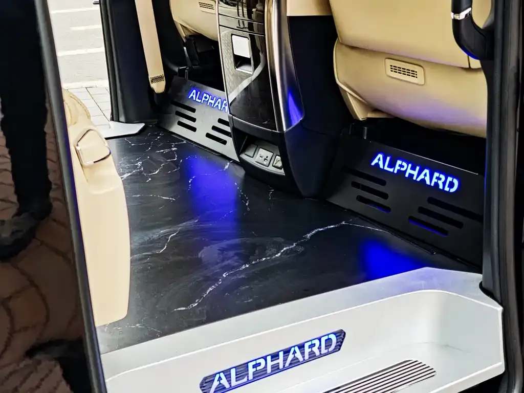 Toyota Alphard — фото 4