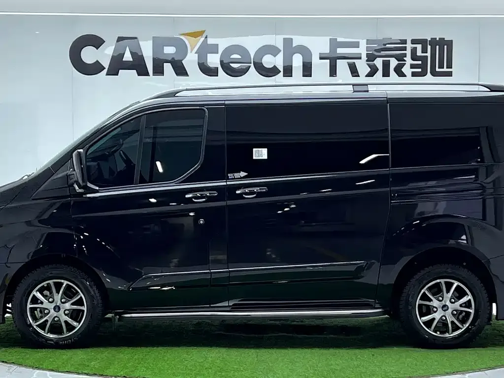 Ford Tourneo — фото 9