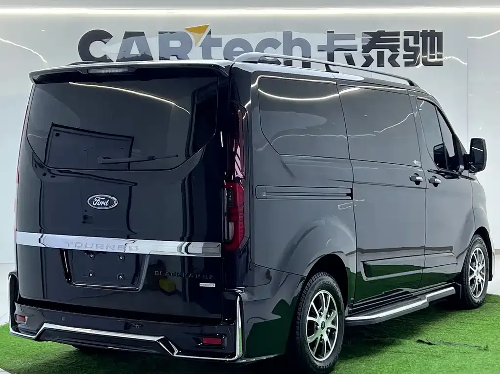 Ford Tourneo — фото 7