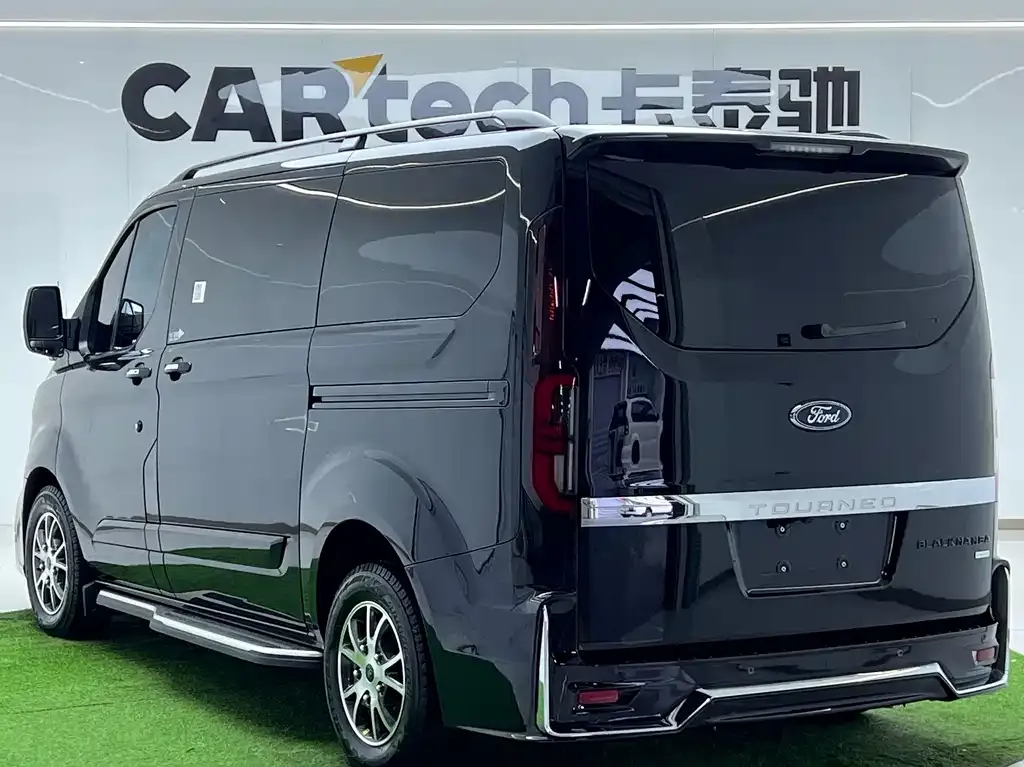 Ford Tourneo — фото 10