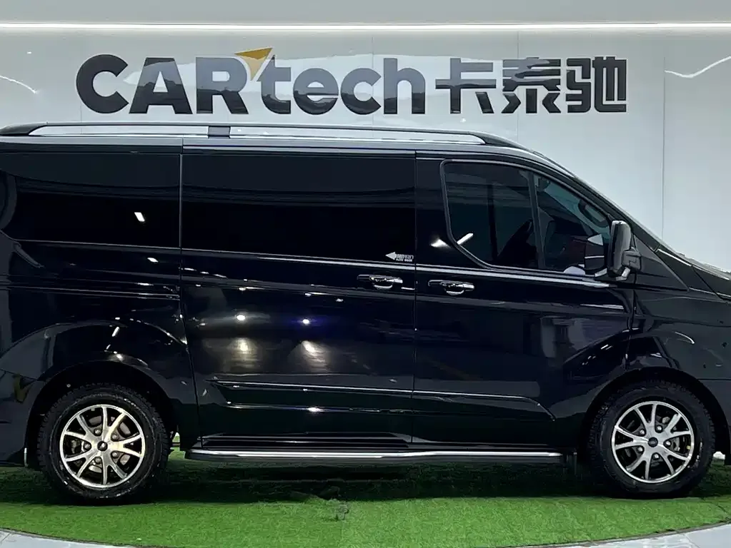 Ford Tourneo — фото 5