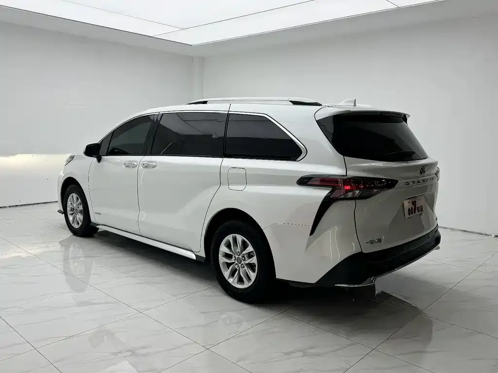 Toyota Granvia — фото 6