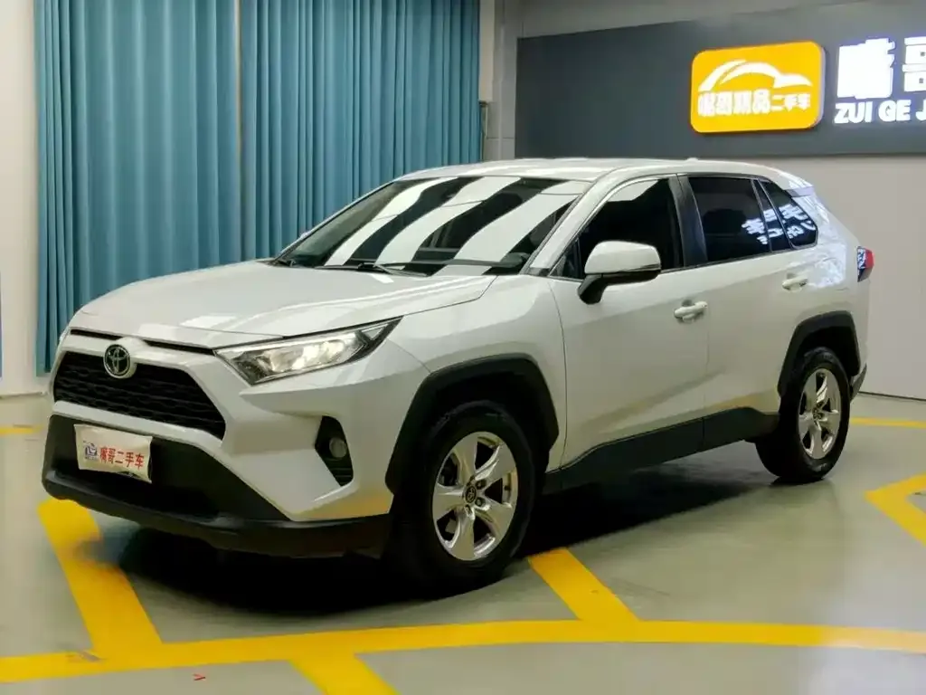 Toyota RAV4 — фото 1
