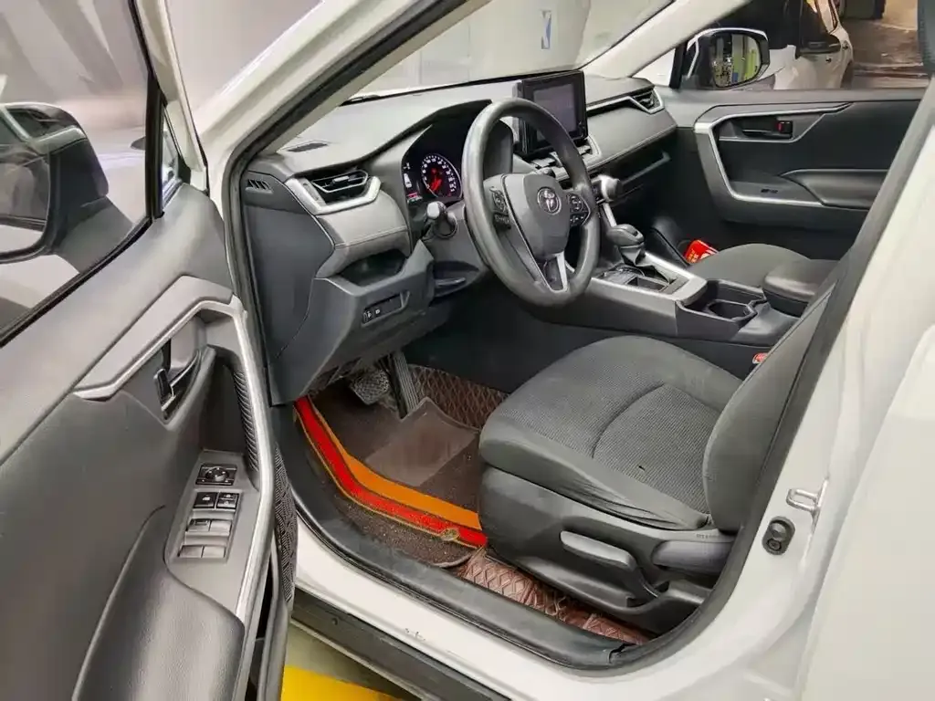 Toyota RAV4 — фото 4