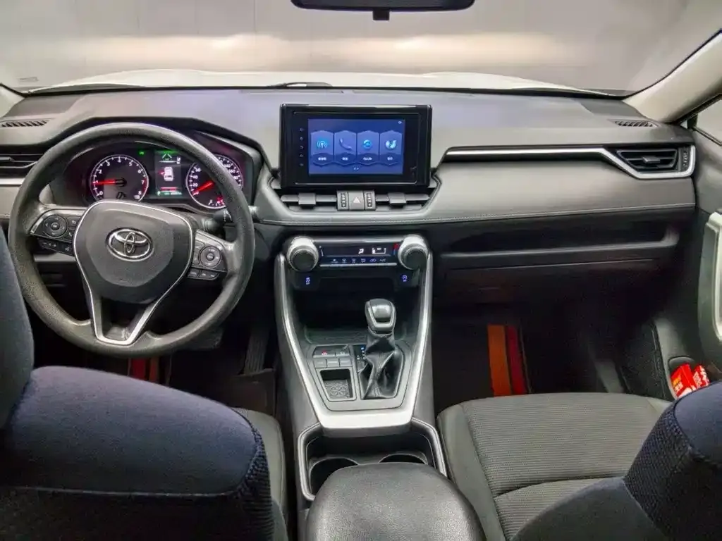 Toyota RAV4 — фото 5