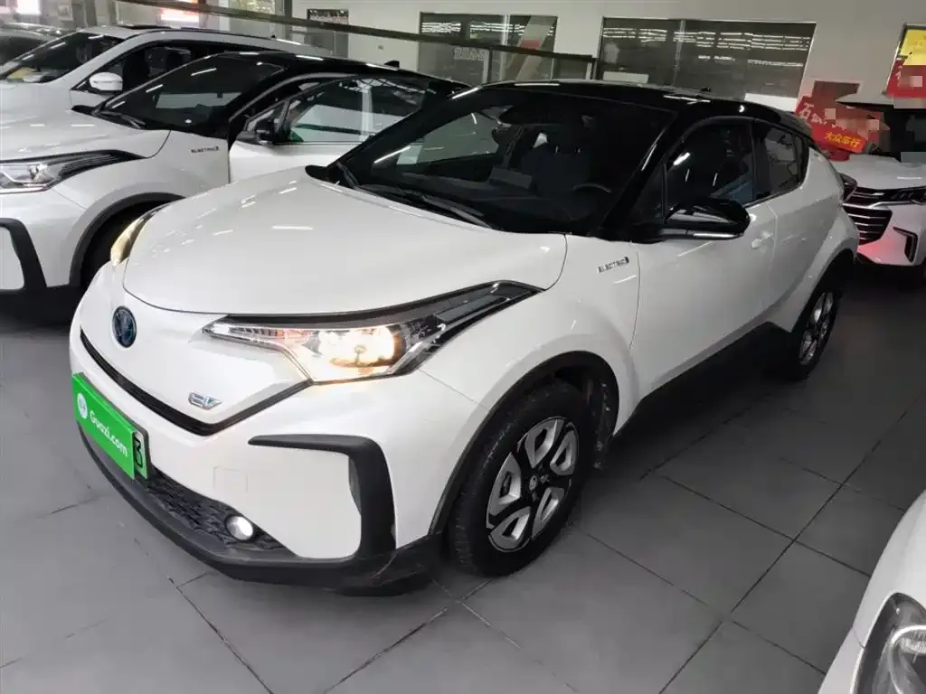 Toyota C-HR EV — фото 1
