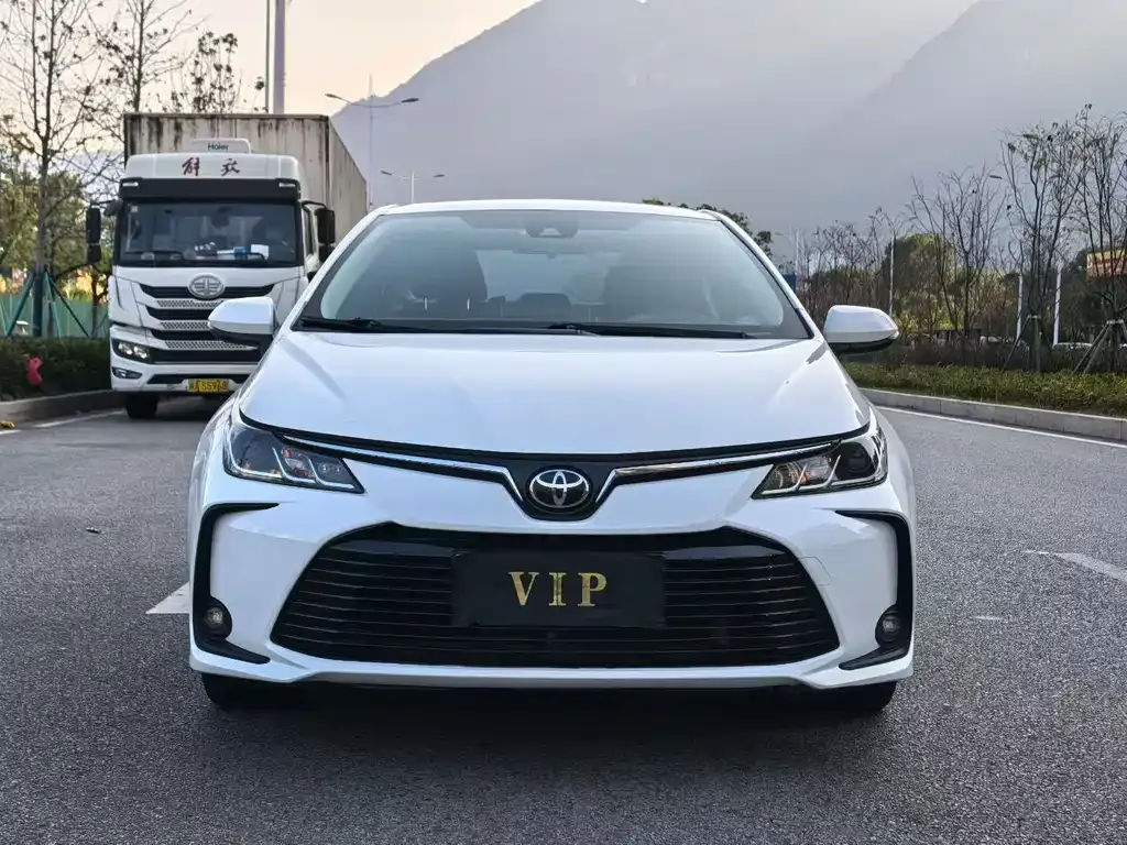 Toyota Corolla — фото 1