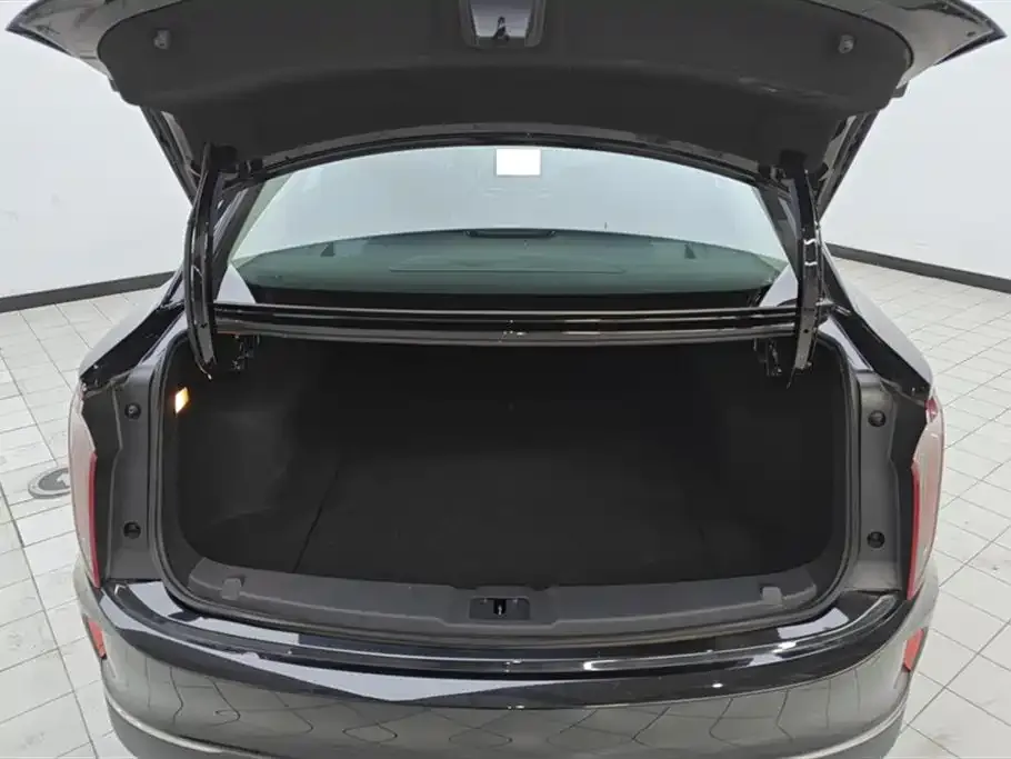 Hongqi E-QM5 — фото 9